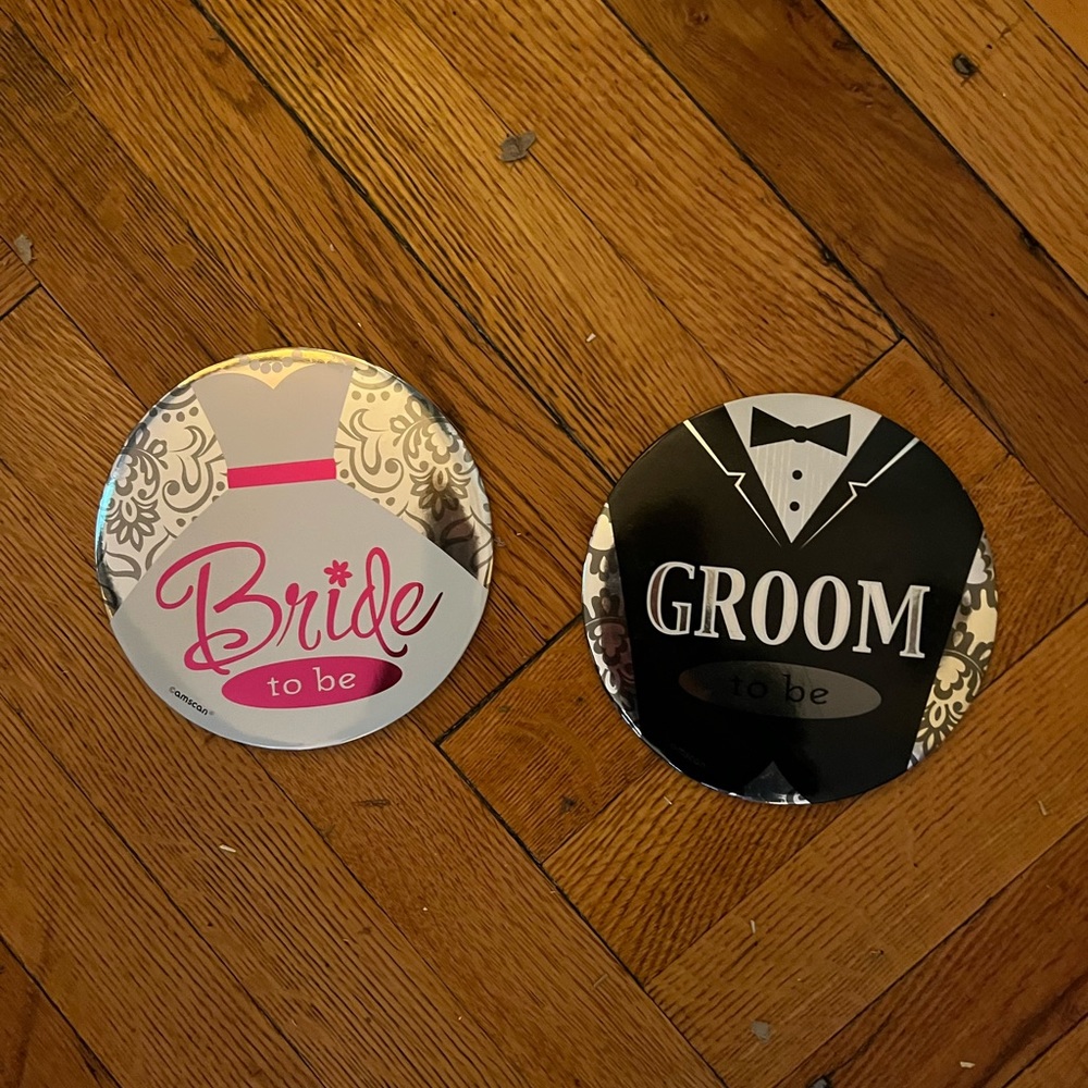 Bride and groom buttons